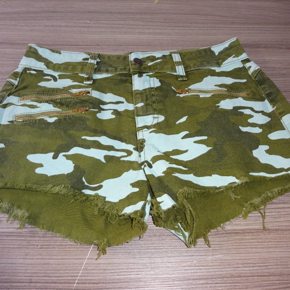 Siwy Camilla Cut-Off Shorts Camo Size 26